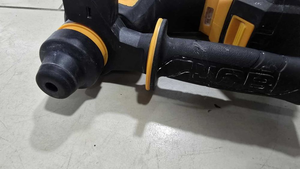 Акумулаторен безчетков перфоратор JCB  18BLRH + винтоверт JCB 18ID