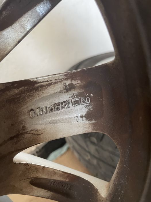 Vând jante originale VW R15