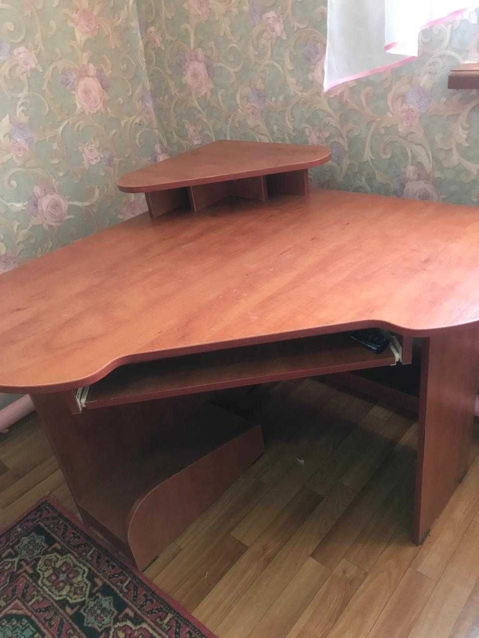 Стол компьютерный угловой