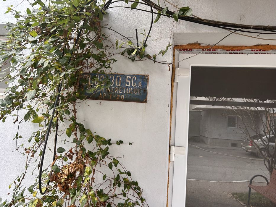 Vand apartament doua camere