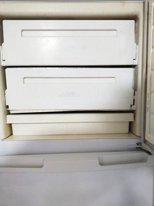 2 табақали Бирюса  холодильник сотилади.