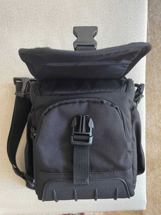 Чанта за фотоапарат Lowepro Adventura SH 120 II Черна