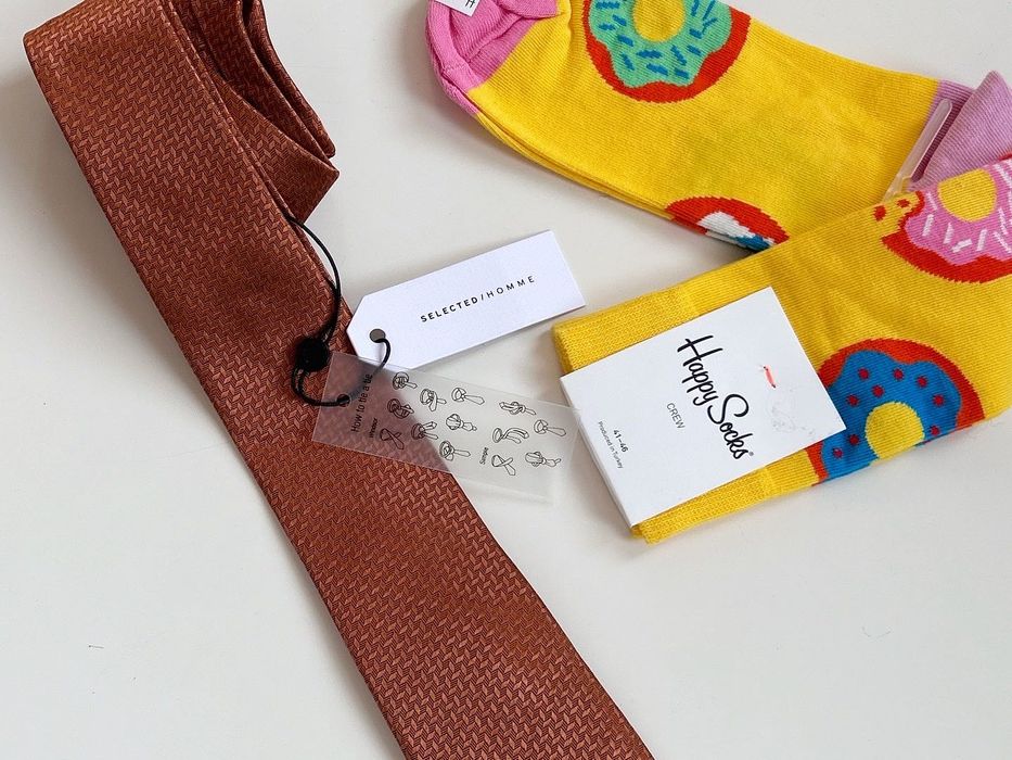 Нова мъжка слим вратовръзка Selected & подарък нови чорапи Happy socks