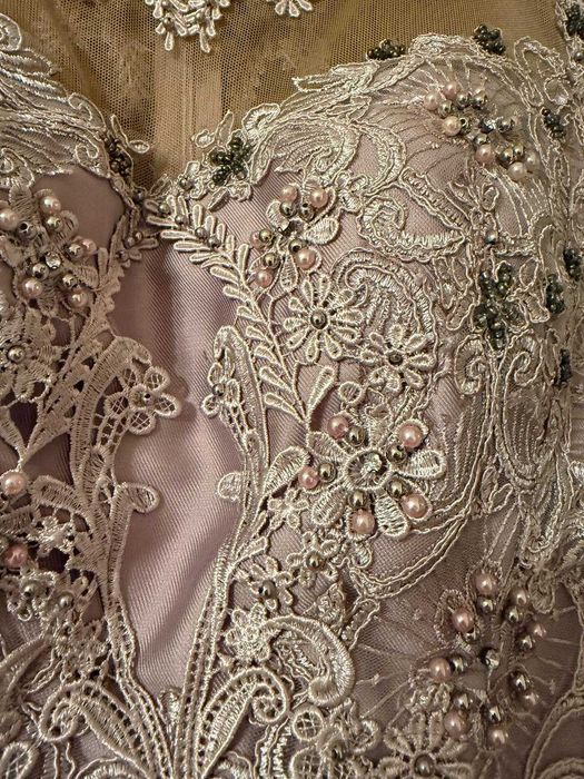 Rochie de seara speciala cu dantela cusuta manual