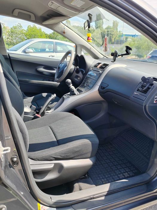 Продавам Toyota Auris D4D 2.0,  126к.с. на реални 177000 км.