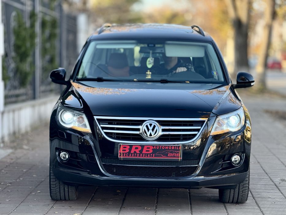 • Volkswagen Tiguan 2011 • 2.0 Diesel / 4x4 / Parc Auto • Rate •