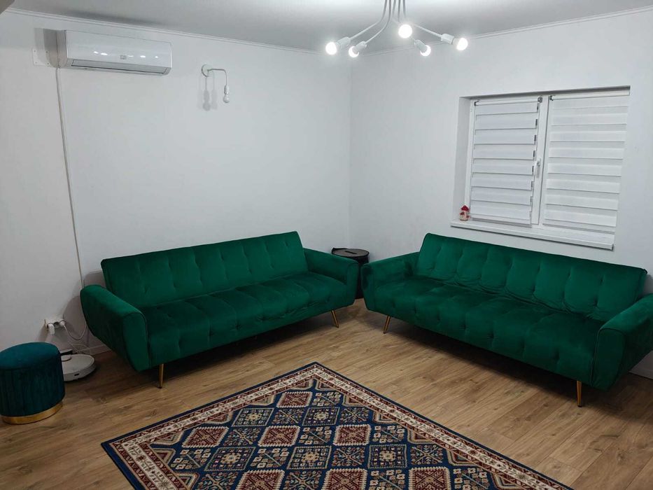 Vand două canapele extensibile