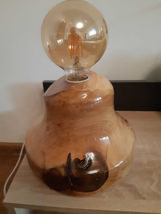 Veioza din lemn de nuc