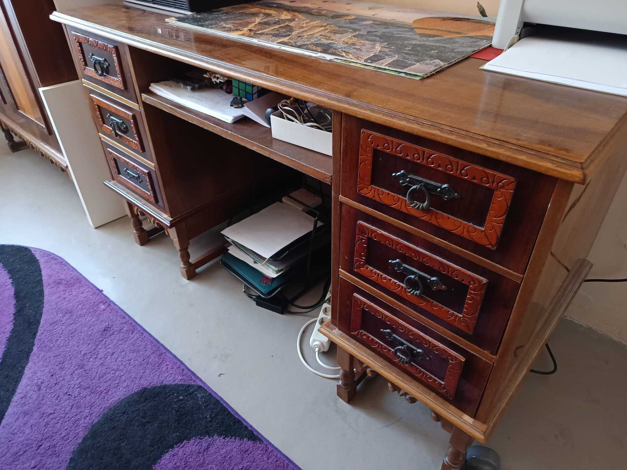 Mobilier camera tineret