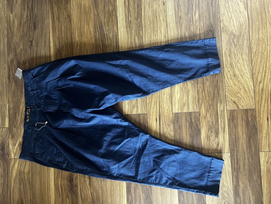 Дънки чисто нови