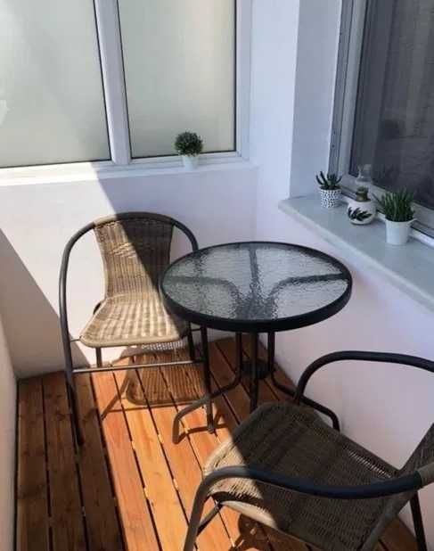 in CENTRU chirie Ap cu 2 camere pe`Calea`Bucuresti`la`K`F`C`