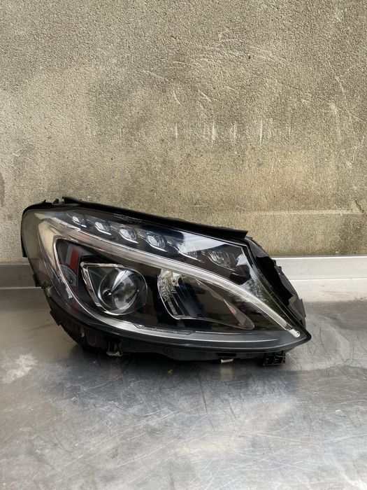 Far dreapta full led Mercedes Benz C Class W205 cu defect