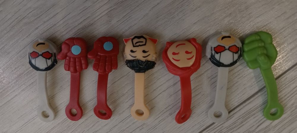 Продам скрепыши MARVEL mania magnum