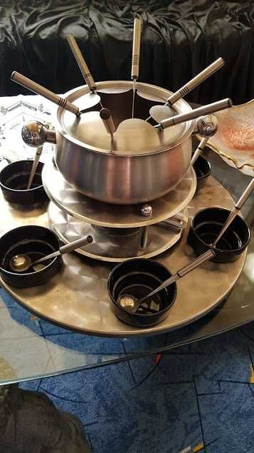 Set fondue din inox,nou,platou rotativ,6 persoane