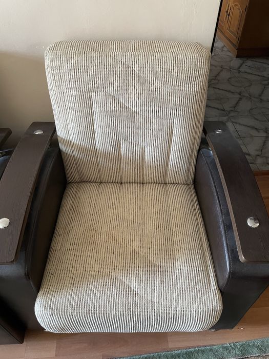 Canapea cu doua fotolii