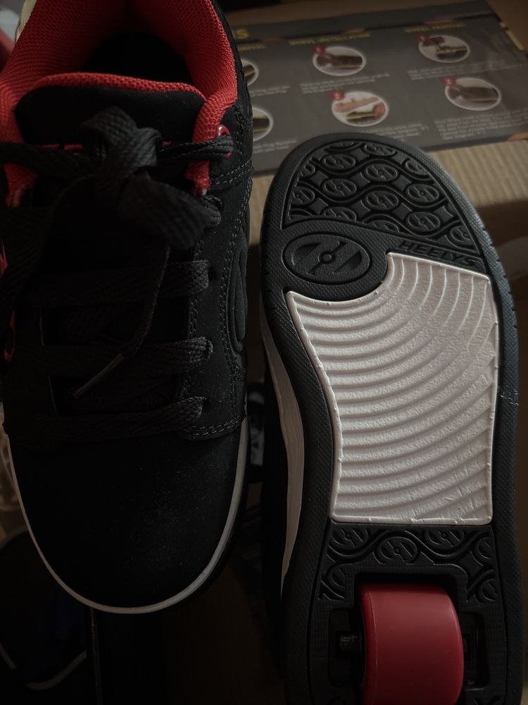 Heelys voyager обувки с колелца маратонки с колелца