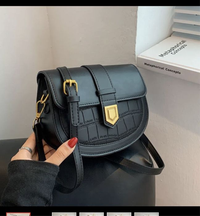 Сумки черная с ремешком состояние отличное