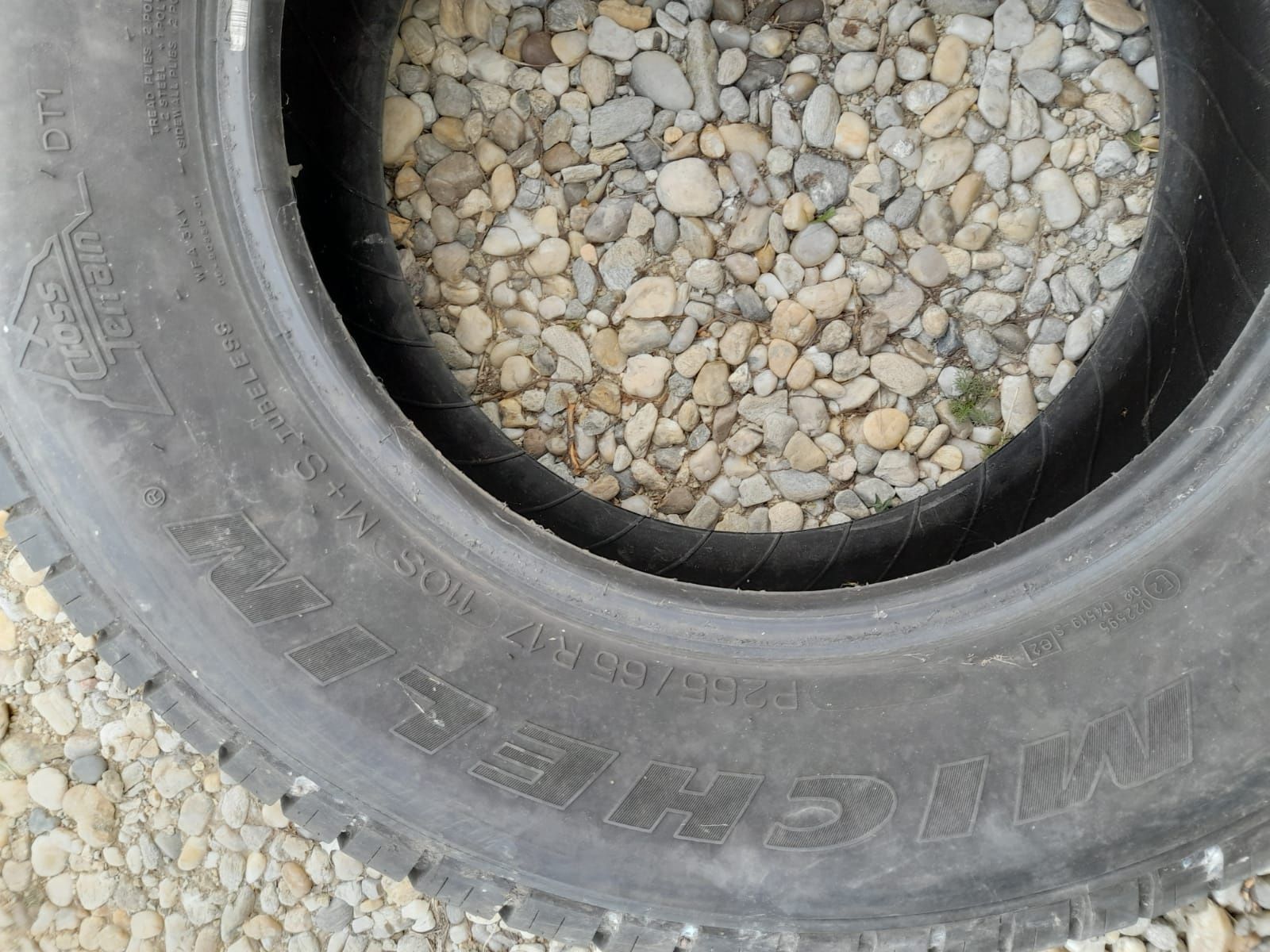 Vând cauciucuri Michelin Cross Terrain P265/65 R 17  110S  M+S
