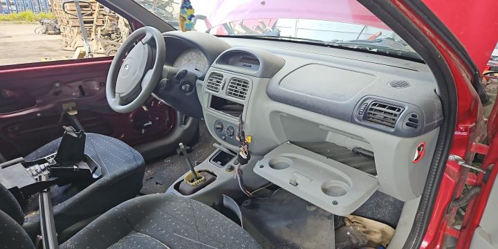 Bara spate Renault Clio a 2-a generatie