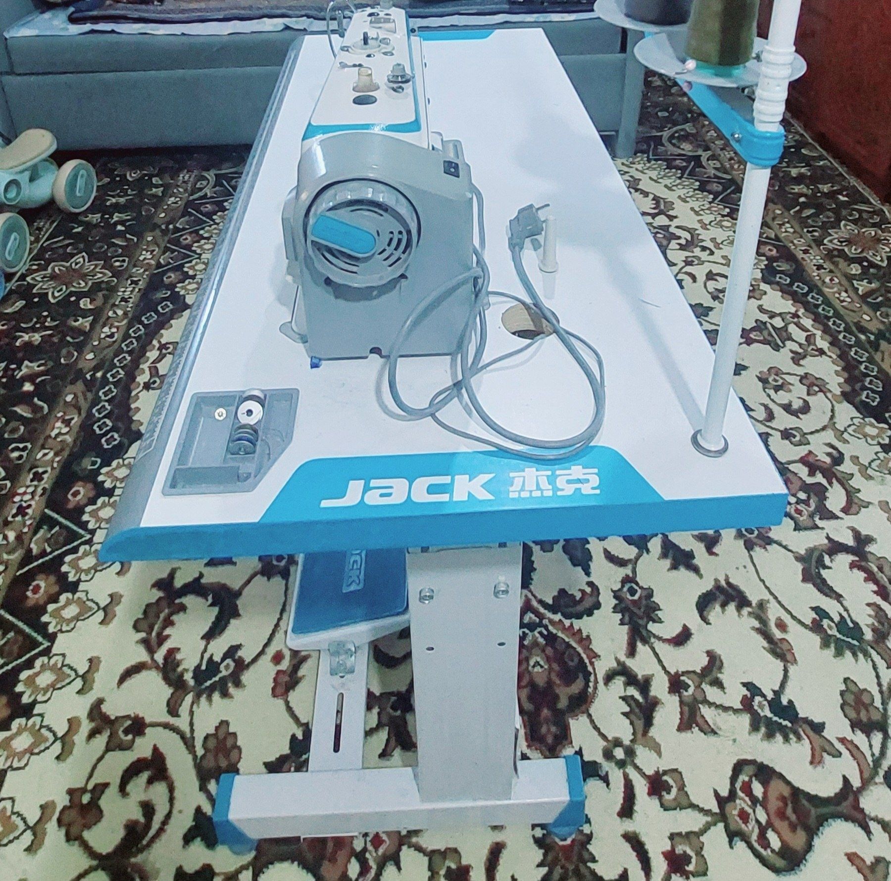 Jack F4 tikuv (togri chok) mashinkasi sotiladi