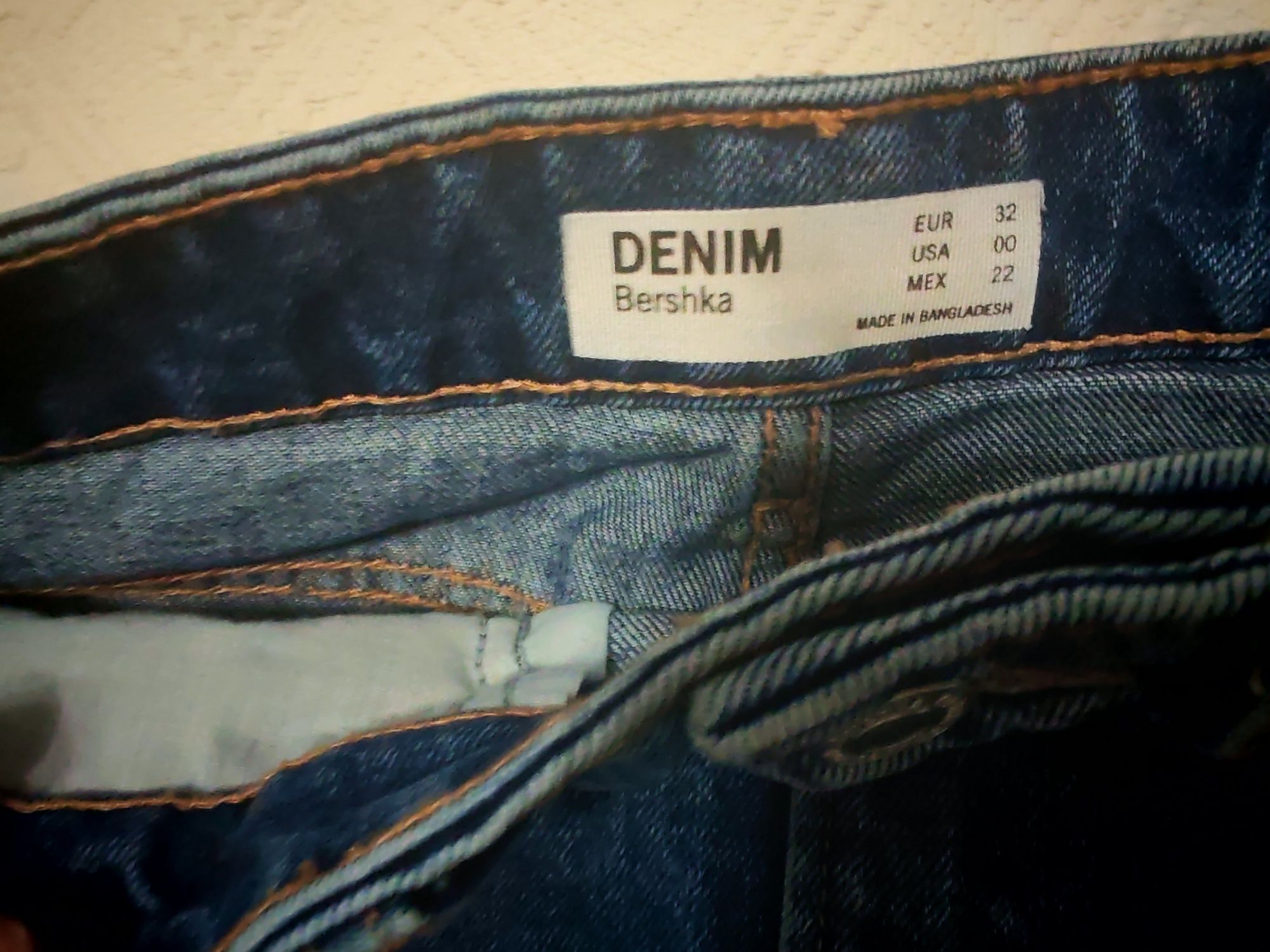Fustă Bershka mărimea 32 impecabilă