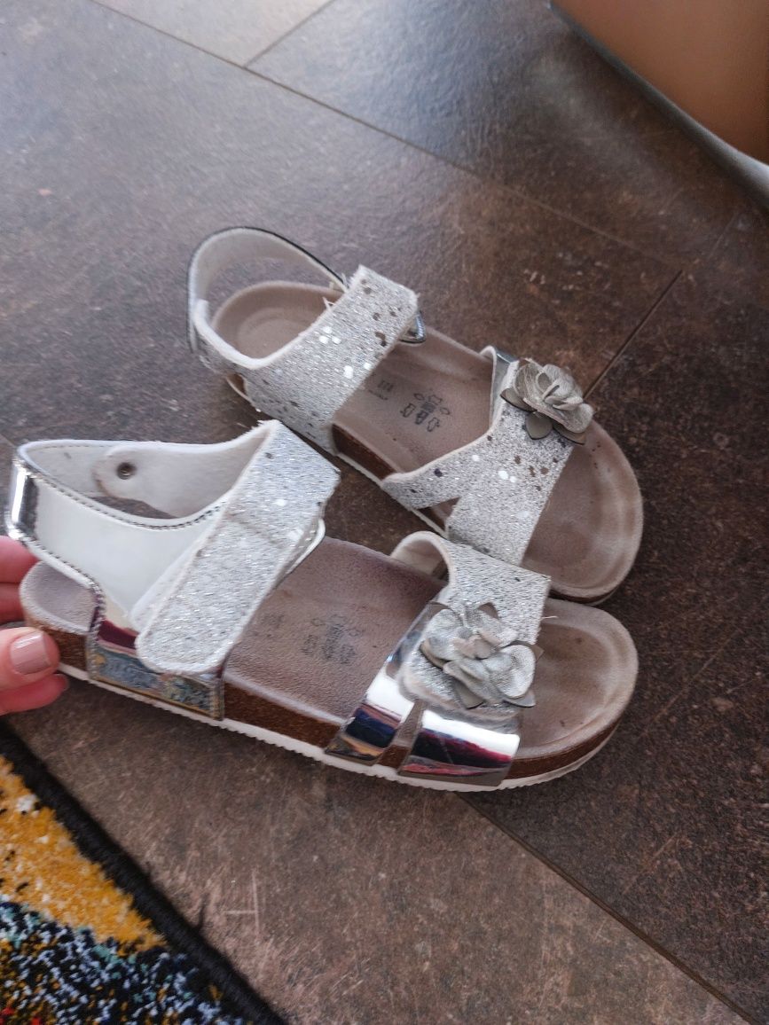 Sandalute argintii din piele mar 33