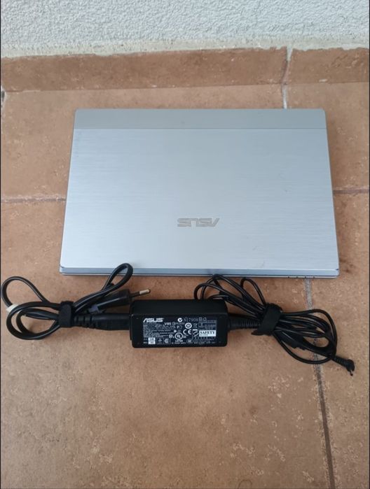 Laptop mini ASUS pentru copii
