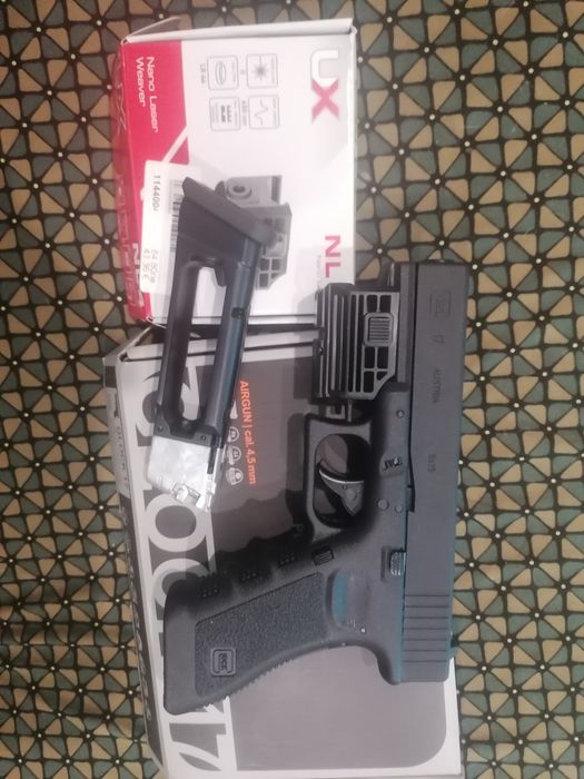 въздушен Glock 17 + лазерен прицел