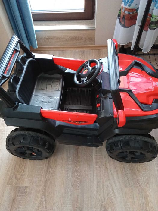 Детска акумулаторна джипка