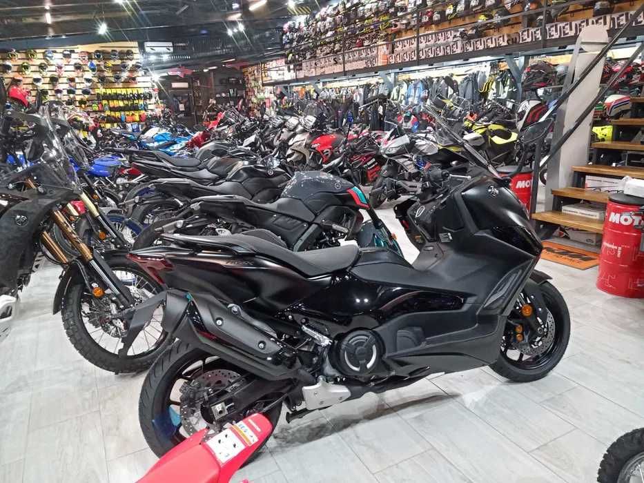 Yamaha TMax 560 nou PROMO- livrare prin EST BIKE Campina