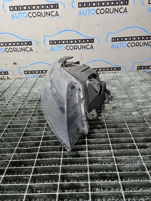 Far Dreapta Audi Q7 2005 - 2009 SUV 4 Usi (795) Fara xenon HALOGEN