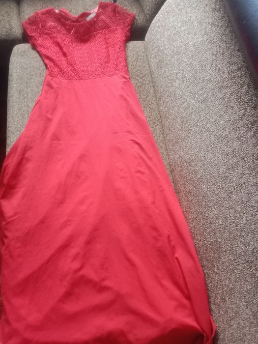 Продам платье красное
