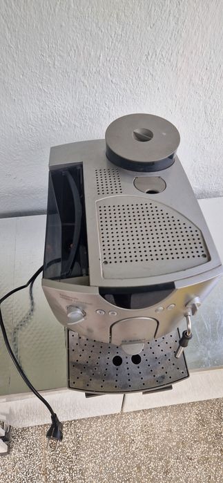 Кафеавтомат Bosch работи без проблеми  липсва само капака за водата