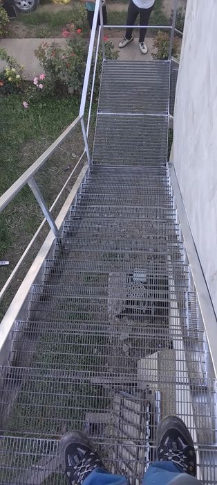 Scara zincate la comanda în toată tara