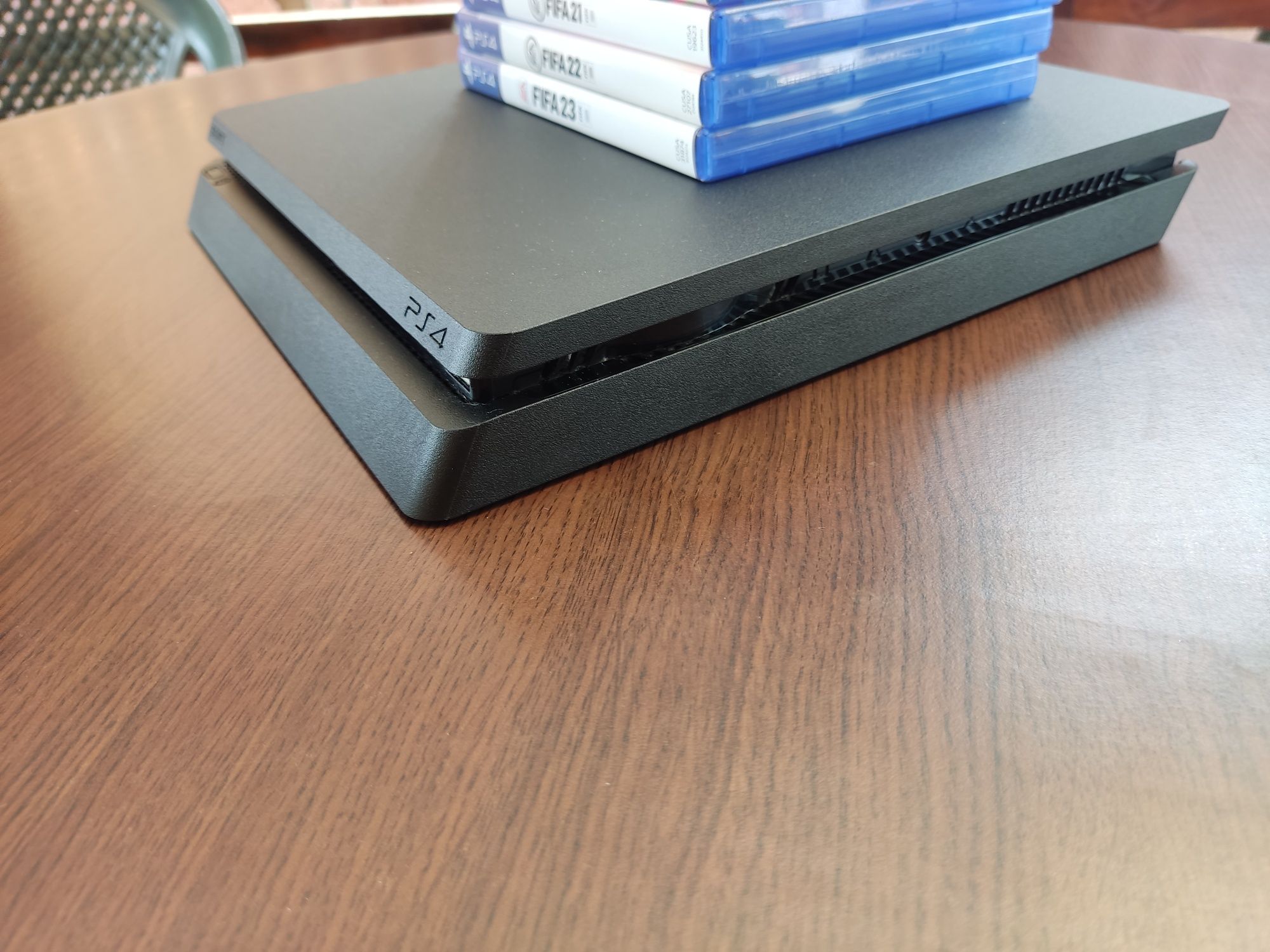 PS4 Slim 1TB 2 controllere + 12 jocuri