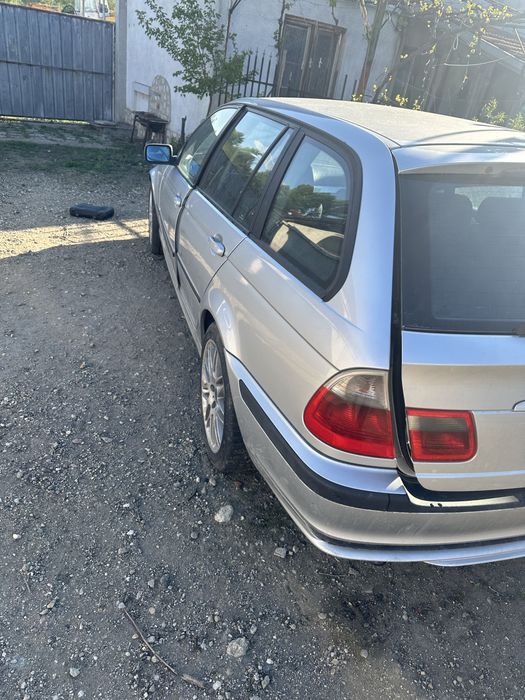 Продавам 2 броя бмв Е46 2.0 дизел 150 на части