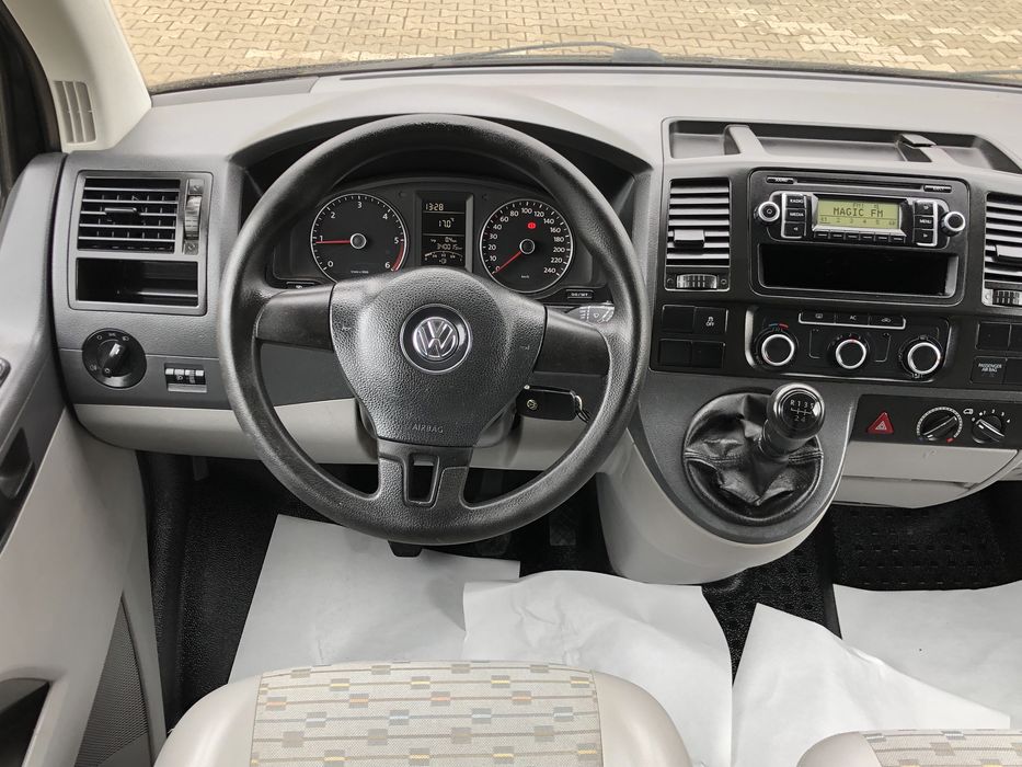 VW Transporter T5 lung 9locuri an 2010 2.0tdi 102cp clima usi spate