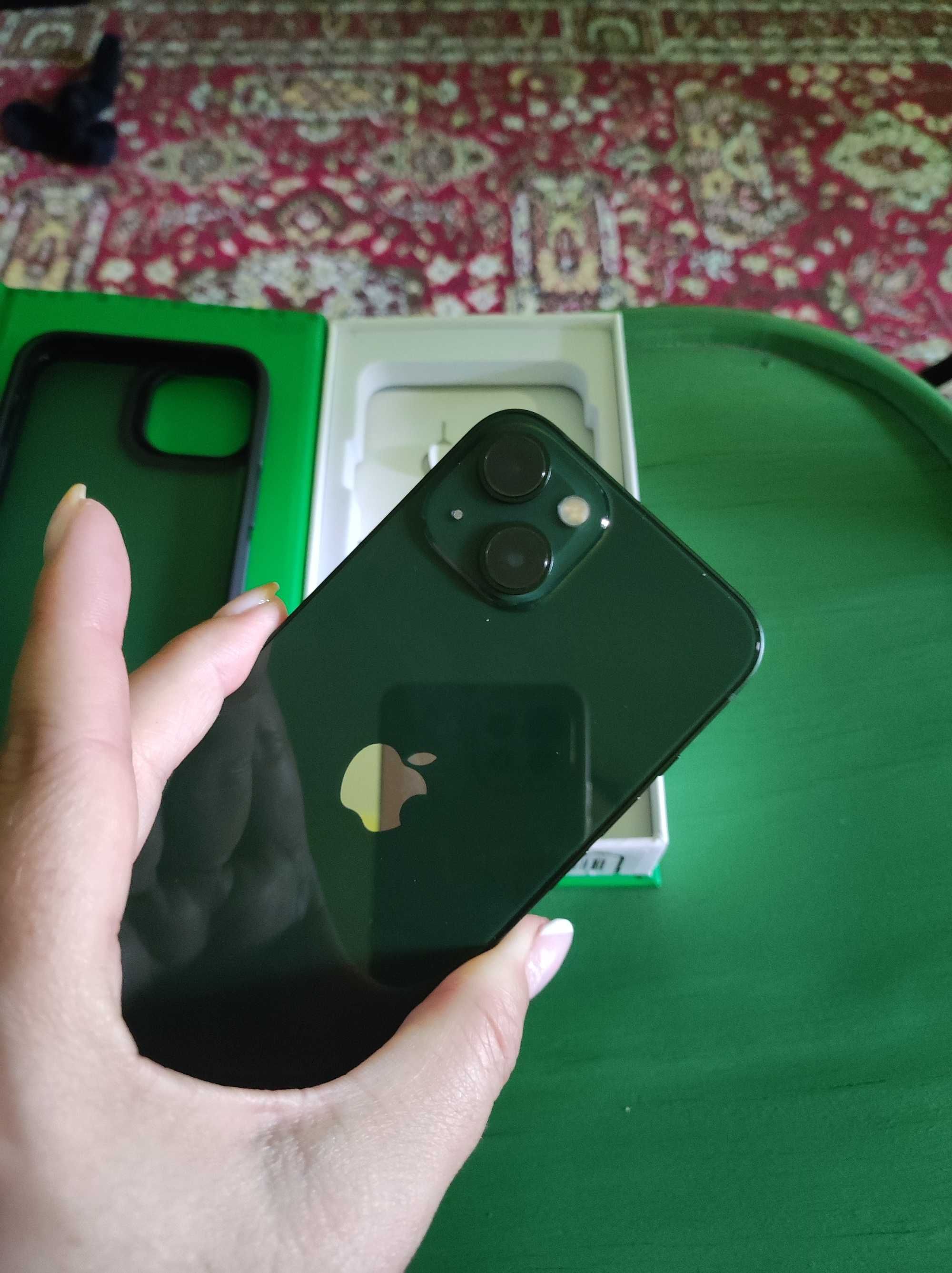 Айфон 13 зелен,стъклен протектор,кейс,128 Gb,зарядно,като нов.
