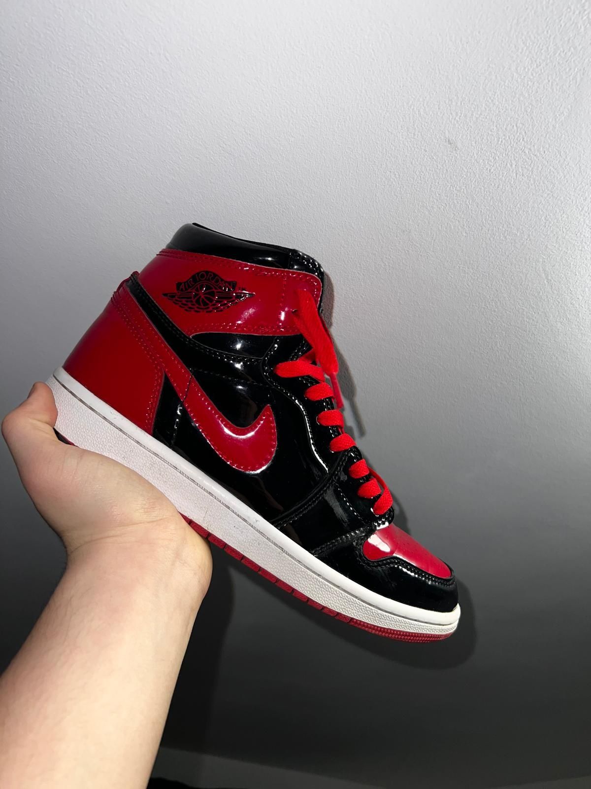 Vând jordan 1 patent bred