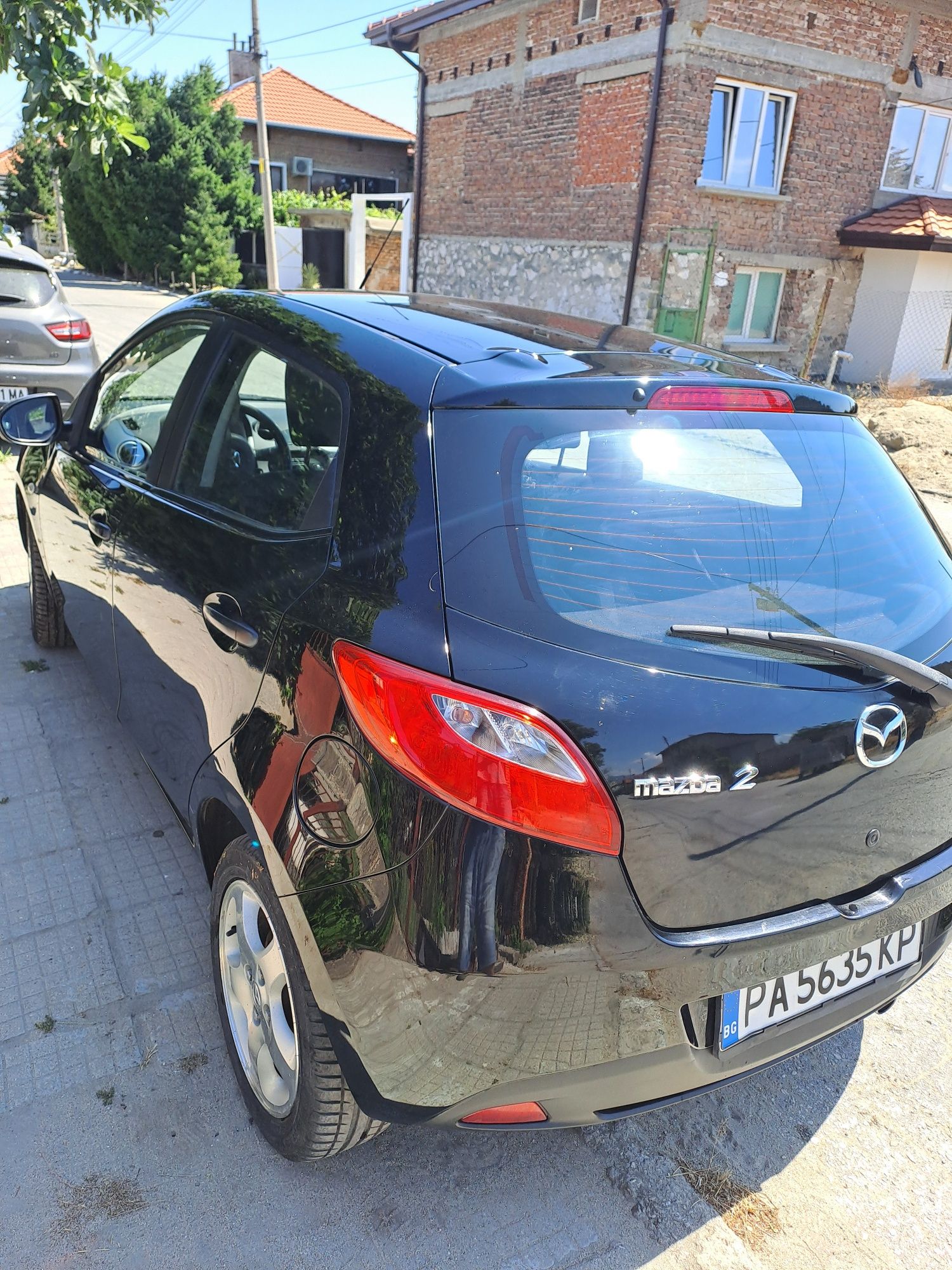 Лек автомобил mazda2