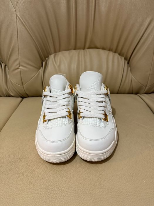 Jordan 4 Metalic Gold