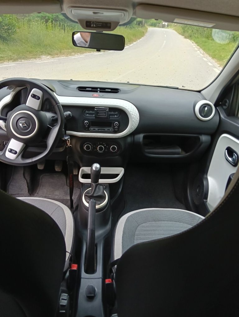 Vând Renault Twingo 2018 recent adus 1.0 benzina.
