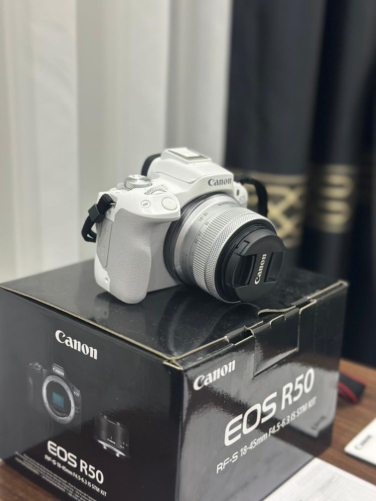 Фотоапарат Canon EOS R50 (бял) Като НОВ! Пълен комплект!