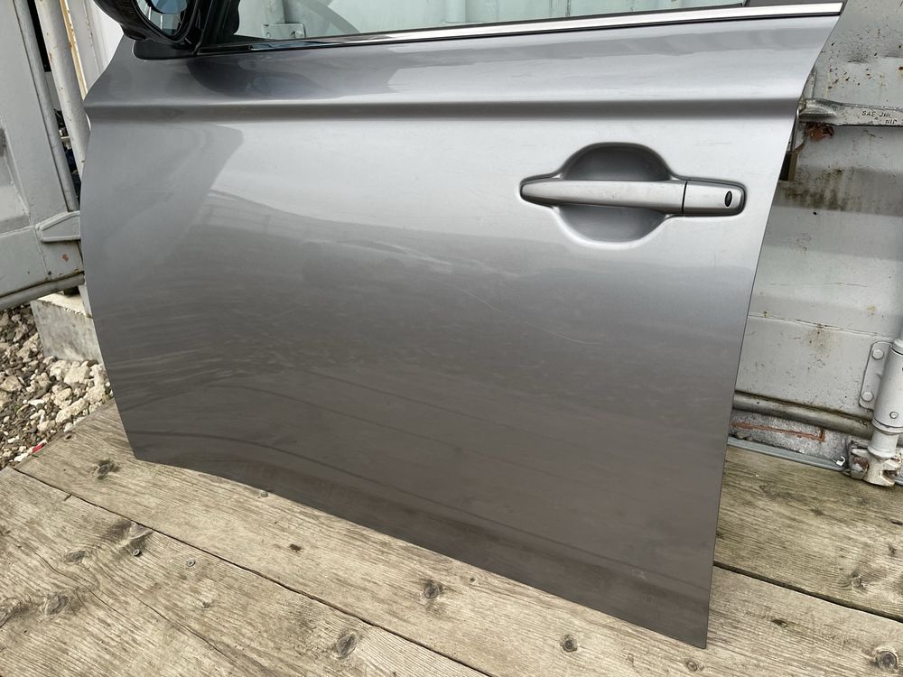 Portiera fata stanga completa Mitsubishi outlander 3 2015-2022