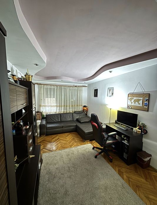 Vand apartament cu 3 camere