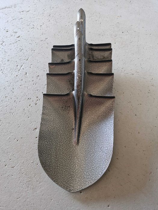 Lopată cu vârf ascuțit