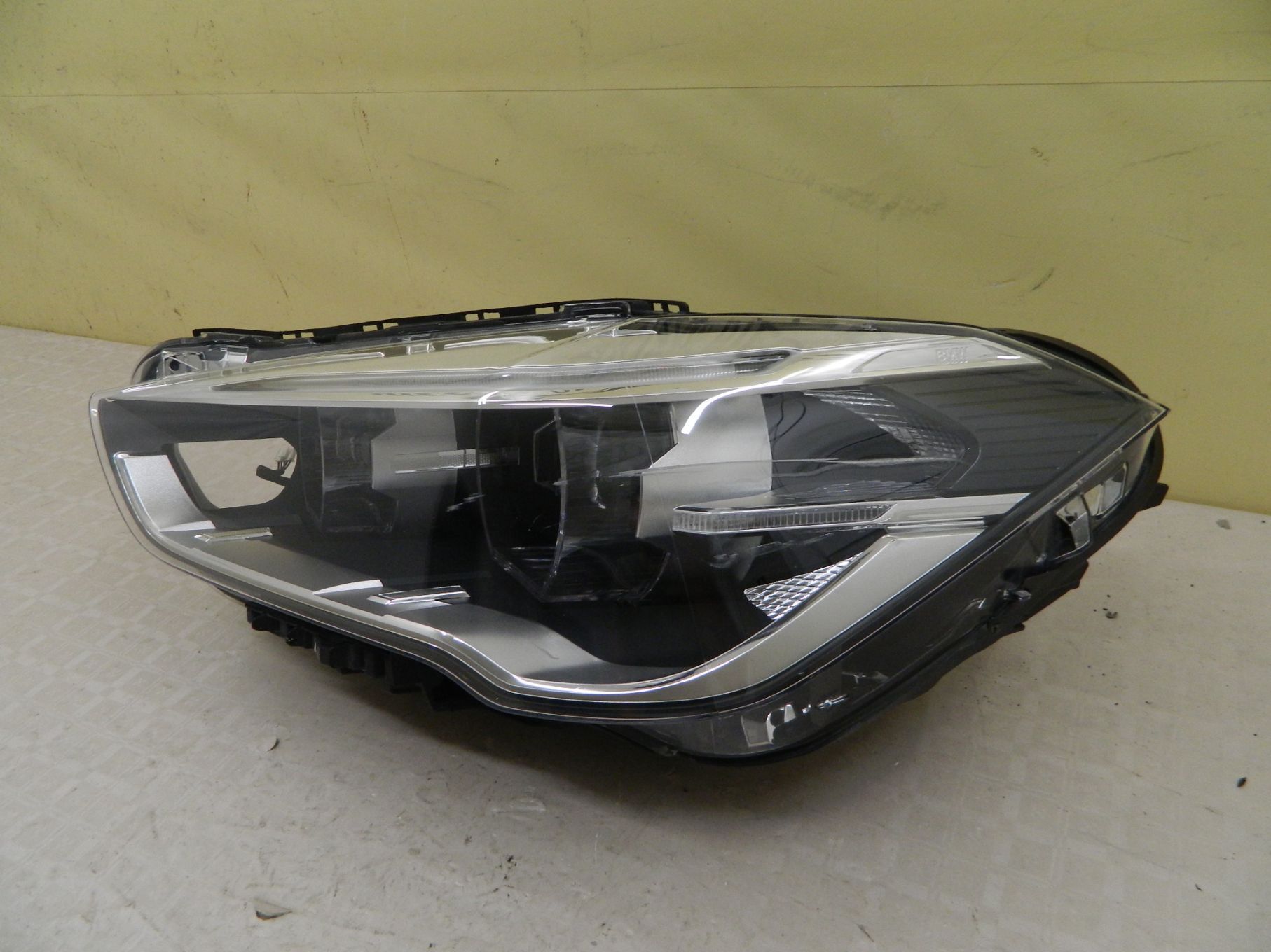 Far stanga BMW X1 F48 Xenon 2015, 2016, 2017, 2018, cod origine 749003-07.