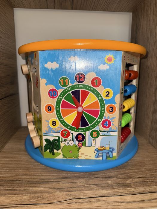 Дидактически Монтесори дървен куб с осем игри