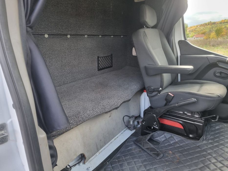 Vând Renault Master