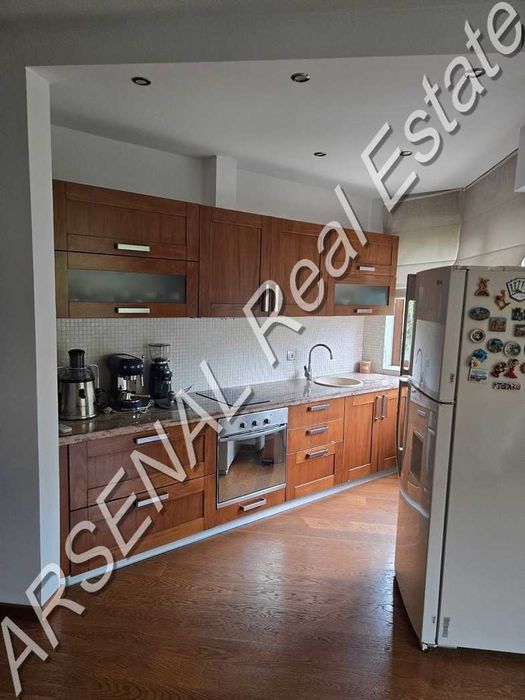 Тристаен апартамент под наем, Витоша